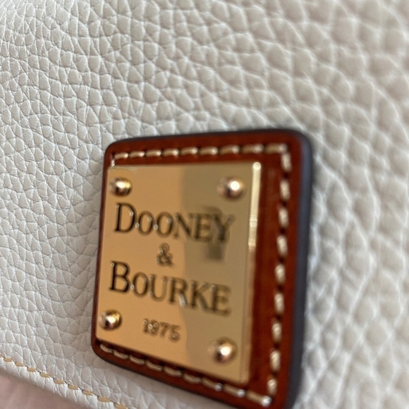 Dooney & Bourke  Pebbled Leather Wallet Clutch in Cream NWT - Picture 7 of 7